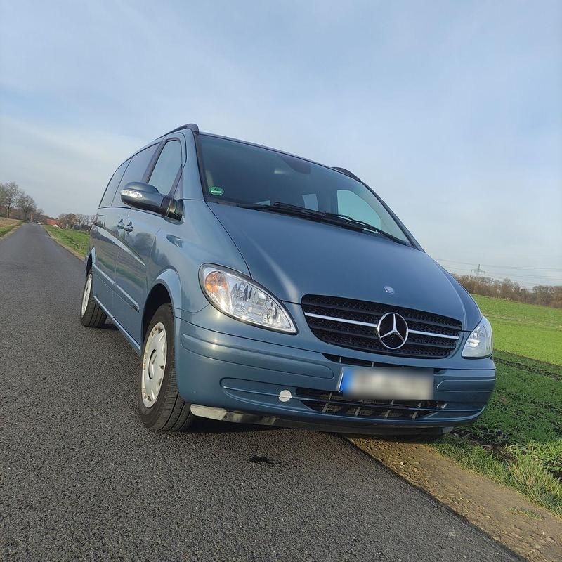 Blau Gebraucht 2009 Mercedes Viano Van / Kleinbus | 12.250 € (Fairer Preis) - Bild 1/4