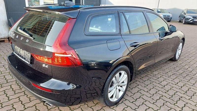 Gebraucht Volvo V60 Core 197 PS (144 kW) 2022 Schwarz Kombi