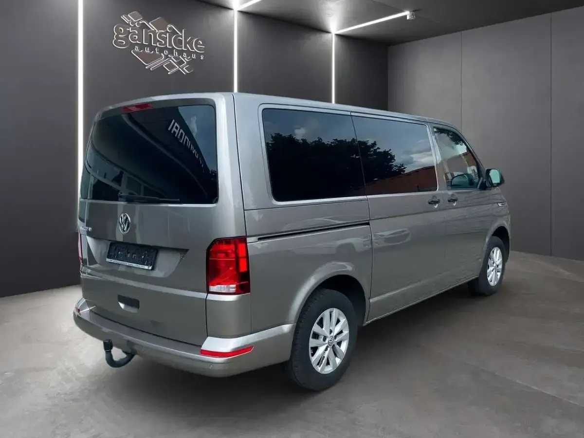 Gebraucht VW Multivan Trendline 150 PS (110 kW) 2020 Beige Van / Kleinbus