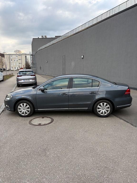 Gebraucht VW Passat Highline 160 PS (117 kW) 2011 Grau Limousine