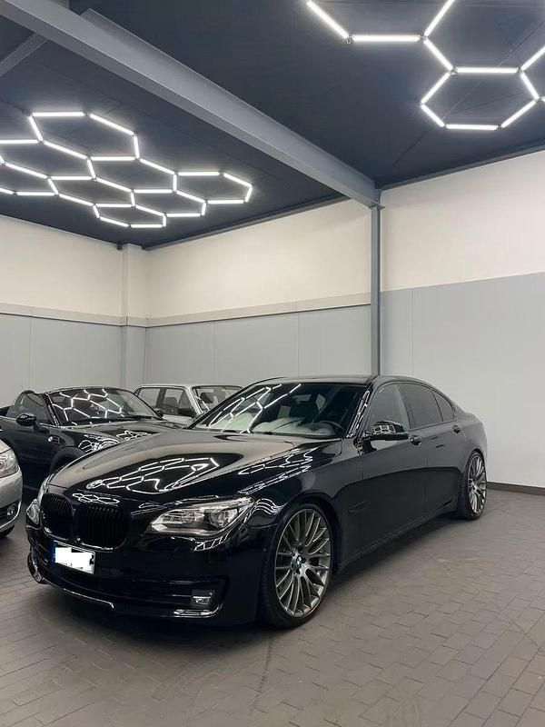 Schwarz Gebraucht 2014 BMW 740 Limousine | 16.490 € (Fairer Preis) - Bild 1/4