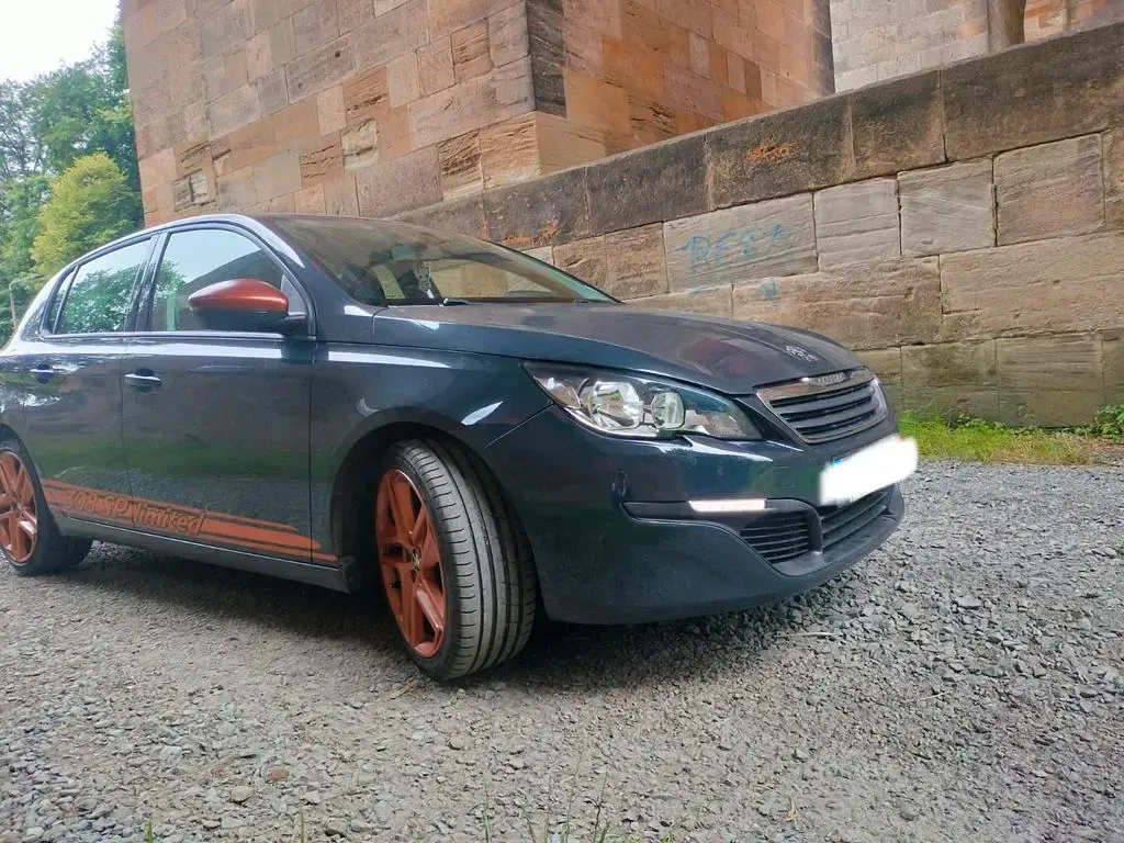 Gebraucht Peugeot 308 Active 125 PS (91 kW) 2014 Grau Limousine