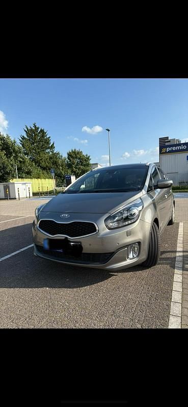 Gebraucht Kia Carens 140 PS (102 kW) 2013 Silber Van / Kleinbus