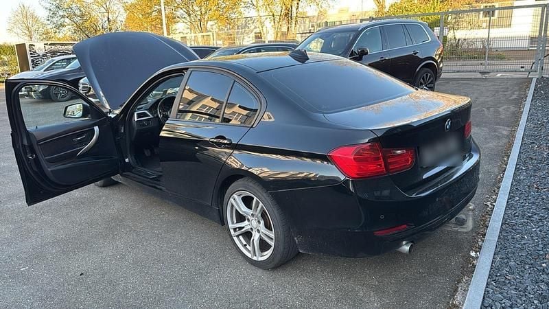 Gebraucht BMW 316 116 PS (85 kW) 2014 Schwarz Limousine