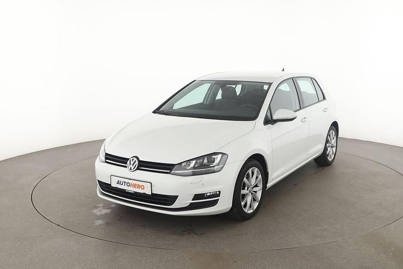 Weiß Gebraucht 2016 VW Golf VII Comfortline Limousine | 12.970 € (Fairer Preis) - Bild 1/3