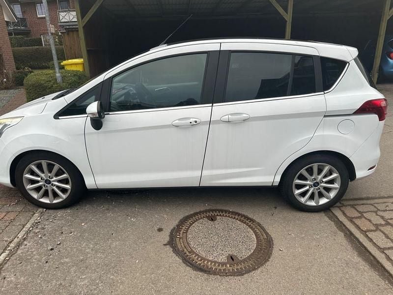 Weiß Gebraucht 2016 Ford B-MAX Titanium Van / Kleinbus | 11.700 € (Fairer Preis) - Bild 1/4