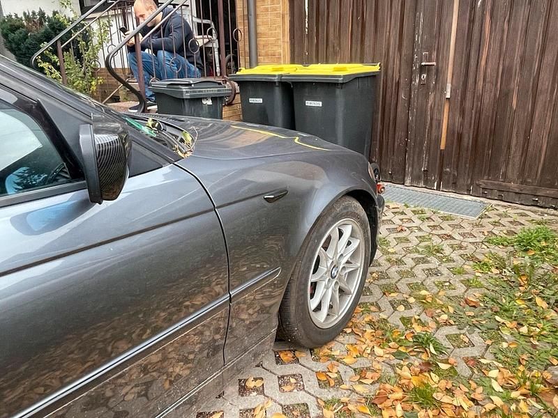 Grau Gebraucht 2002 BMW 318 Limousine | 5.500 € - Bild 1/4