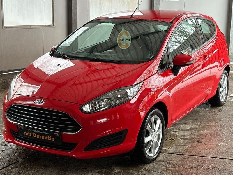 Rot Gebraucht 2013 Ford Fiesta Trend Kleinwagen | 3.900 € (Fairer Preis) - Bild 1/4