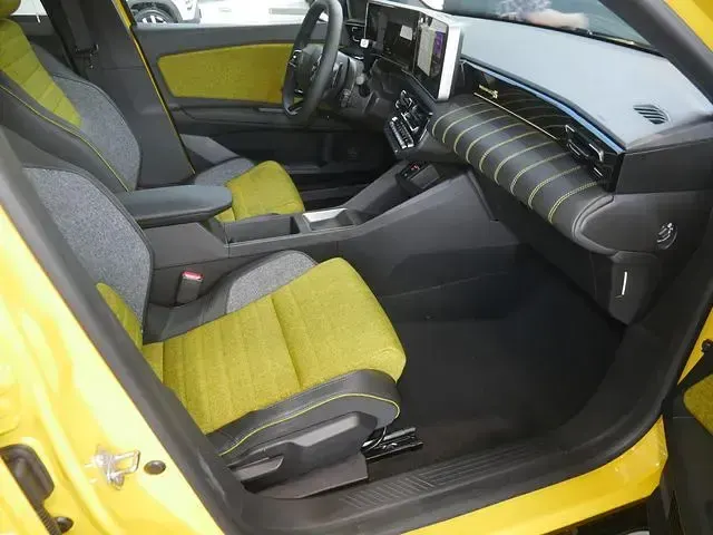 Neu Renault 5 E-Tech Iconic 110 kW (150 PS) 2026 Kleinwagen