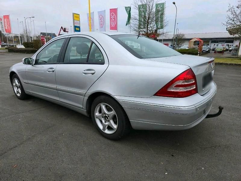 Gebraucht Mercedes C220 143 PS (105 kW) 2004 Silber Limousine