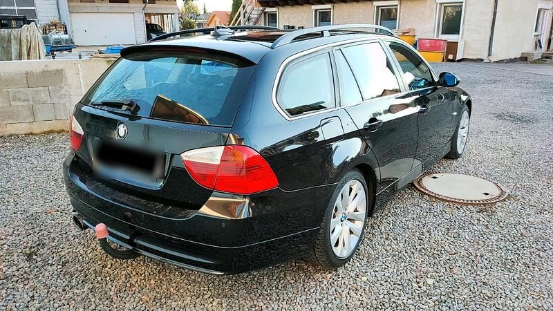 Gebraucht BMW 325 218 PS (160 kW) 2008 Schwarz Kombi