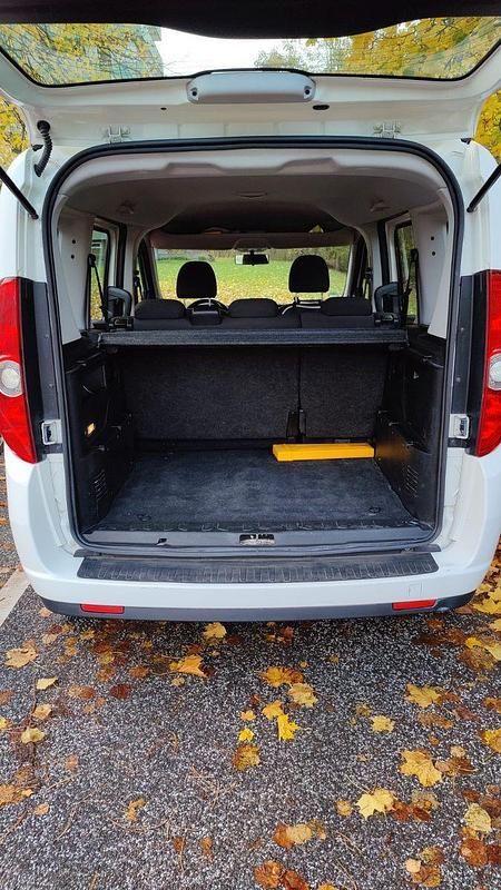 Gebraucht Opel Combo Edition 95 PS (69 kW) 2013 Weiß Van / Kleinbus