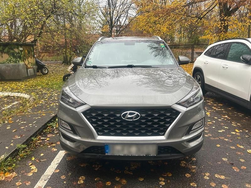 Grau Gebraucht 2019 Hyundai Tucson SUV | 13.500 € (Guter Preis) - Bild 1/4