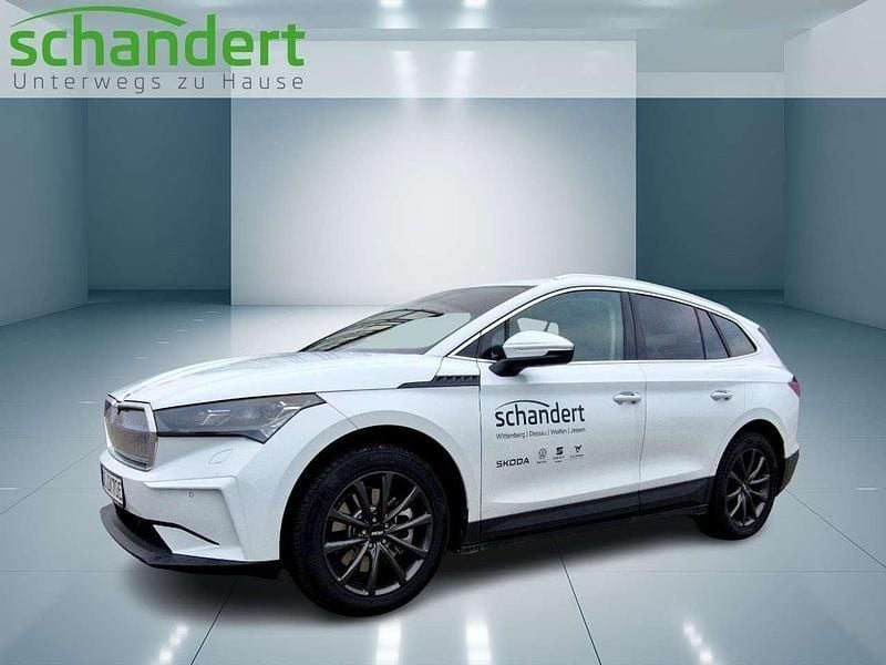 Moonweiß metallic (weiß) Gebraucht 2024 Skoda Enyaq iV Lounge SUV | 53.770 € (Guter Preis) - Bild 1/4