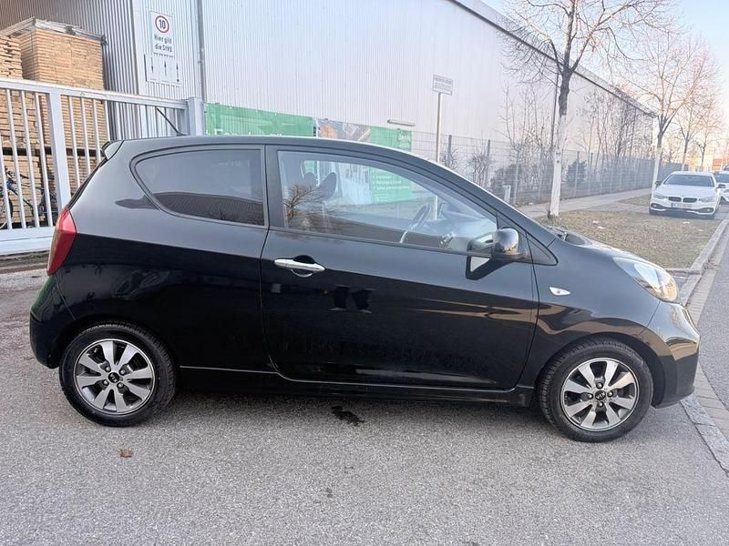 Second-hand Kia Picanto DREAM-TEAM Edition 69 CP (50 kW) 2014 Negru Hatchback