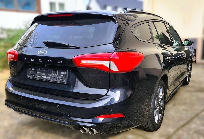 Gebraucht Ford Focus ST-Line 120 PS (88 kW) 2021 Schwarz Kombi