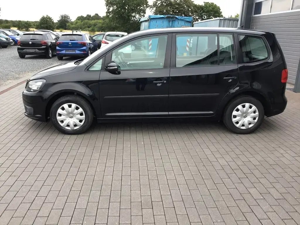 Gebraucht VW Touran Trendline 105 PS (77 kW) 2014 Schwarz Van / Kleinbus