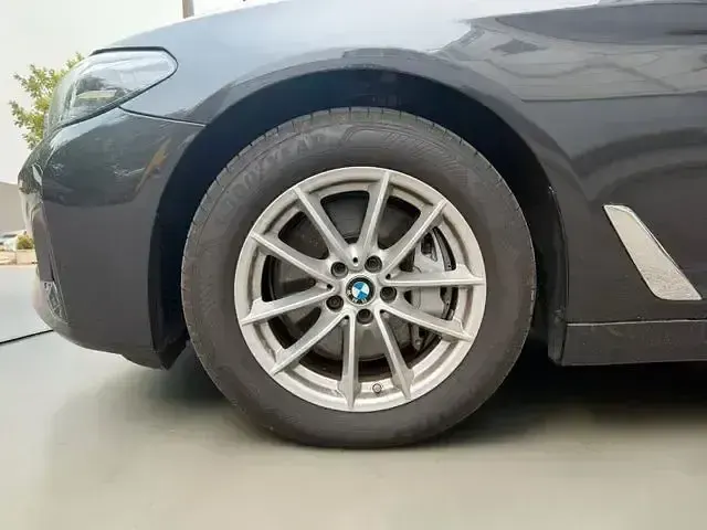 Używany BMW 530 Performance 286 KM (210 kW) 2023 Szary Sedan/Limuzyna
