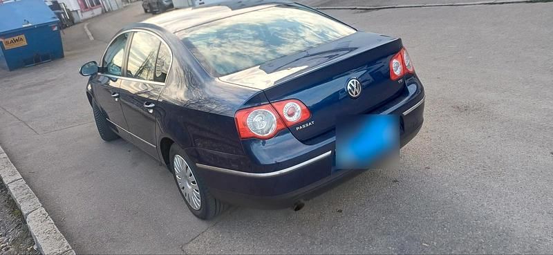 Gebraucht VW Passat 122 PS (89 kW) 2007 Blau Limousine