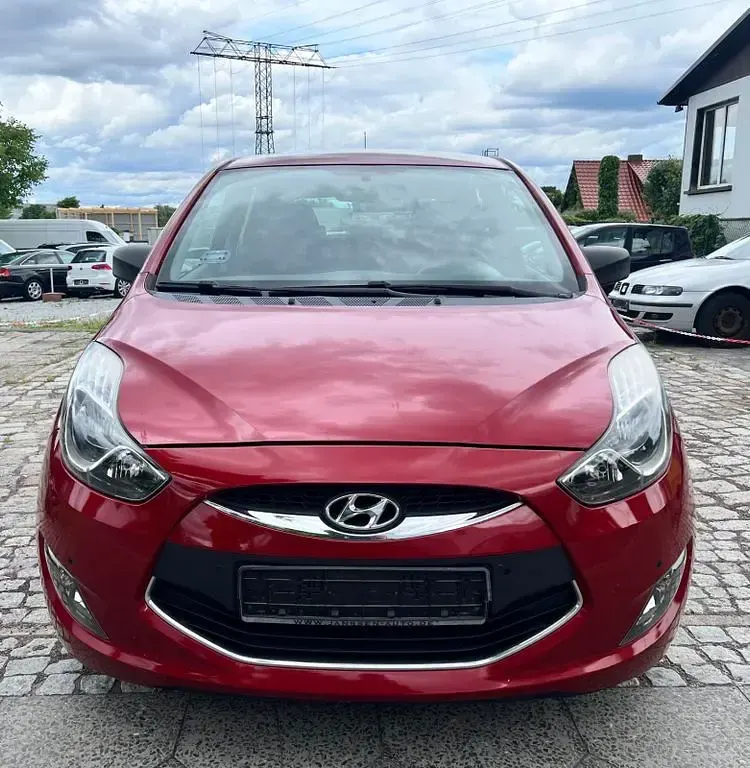 Gebraucht Hyundai ix20 90 PS (66 kW) 2011 Rot Kleinwagen