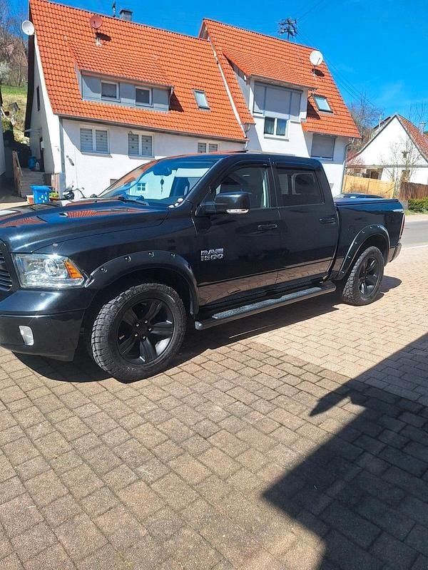 Schwarz Gebraucht 2018 Dodge Ram Abholung | 35.995 € (Fairer Preis) - Bild 1/4