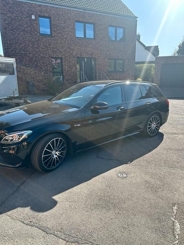 Schwarz Gebraucht 2017 Mercedes C43 AMG AMG Kombi | 29.999 € (Fairer Preis) - Bild 1/4