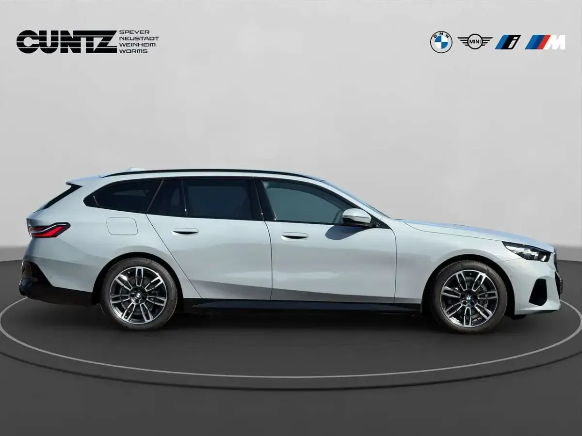 Neu BMW 520 Performance 197 PS (144 kW) 2026 Grau Kombi