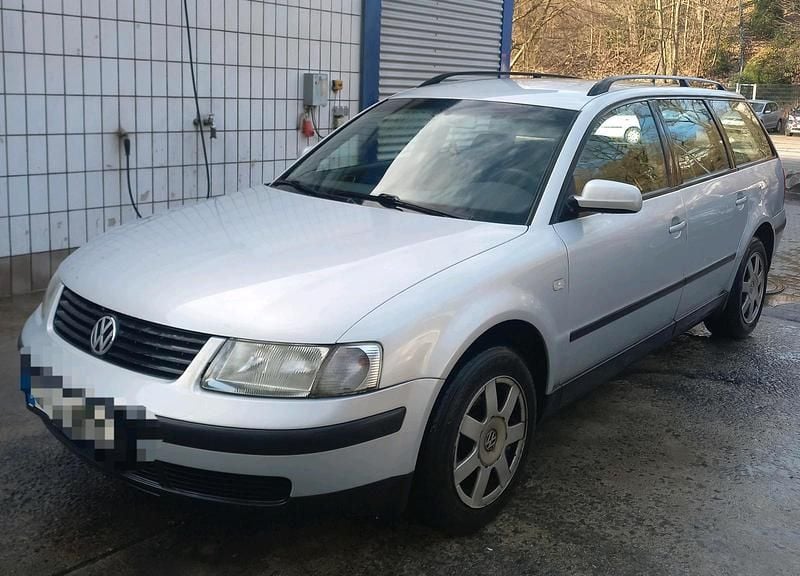 Grau Gebraucht 2001 VW Passat Kombi | 999 € (Superpreis) - Bild 1/4