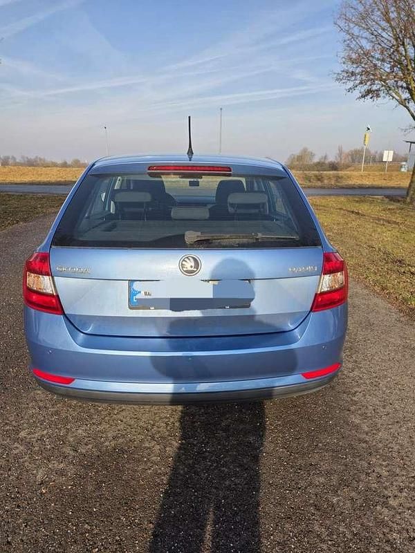 Gebraucht Skoda Rapid Ambition 105 PS (77 kW) 2015 Blau Kleinwagen