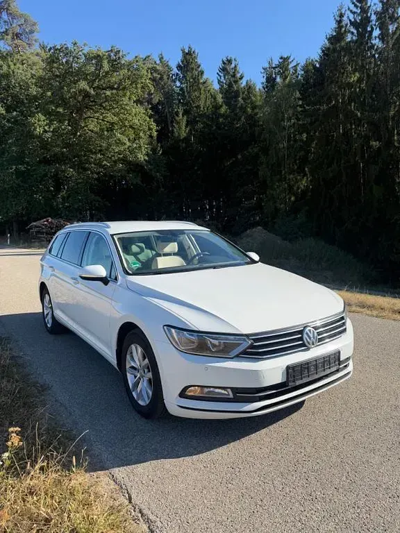 Gebraucht VW Passat Comfortline 150 PS (110 kW) 2018 Weiß Kombi