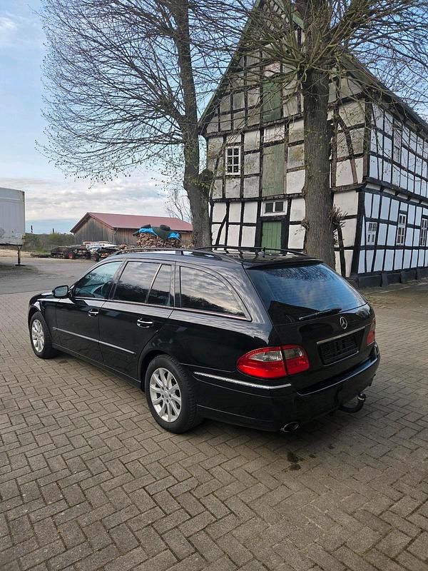 Gebraucht Mercedes E320 Avantgarde 224 PS (164 kW) 2008 Schwarz Kombi