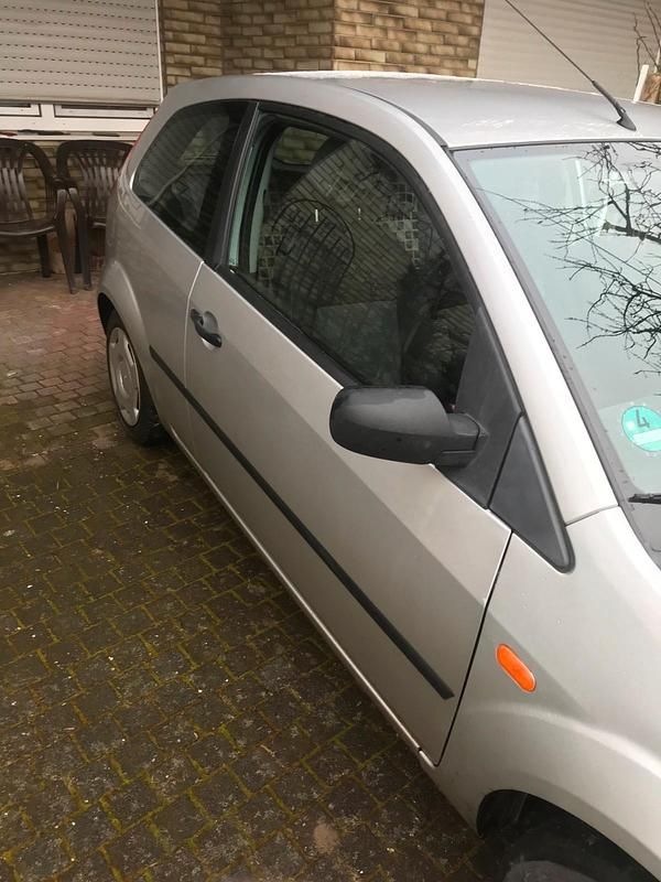 Gebraucht Ford Fiesta 80 PS (58 kW) 2005 Silber Kleinwagen