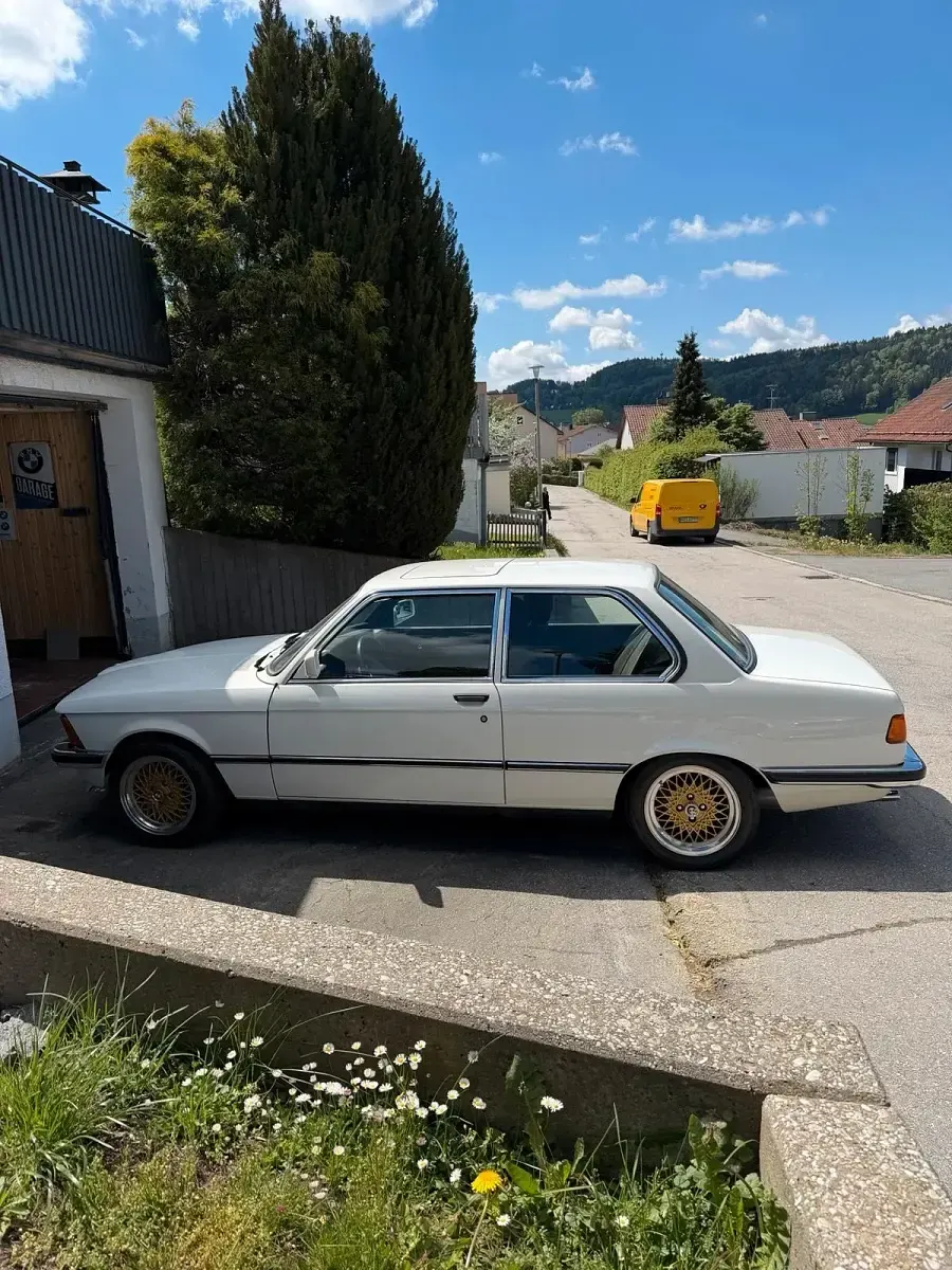 Gebraucht BMW 323 143 PS (105 kW) 1978 Weiß Limousine