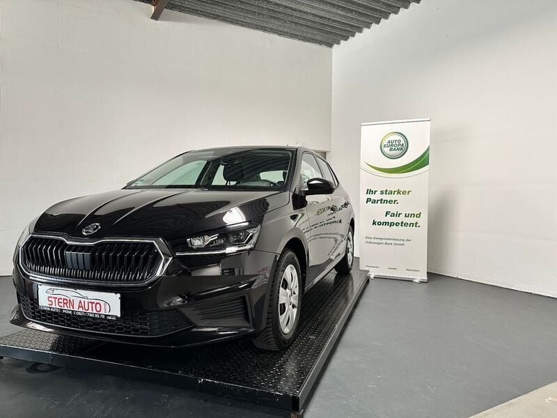 Schwarz Gebraucht 2024 Skoda Fabia Ambition Limousine | 18.990 € (Guter Preis) - Bild 1/4