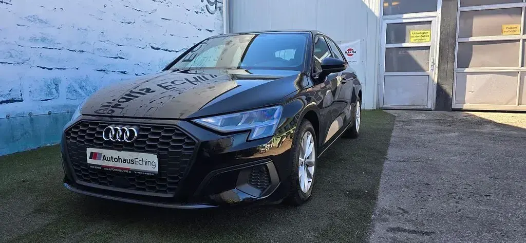 Gebraucht Audi A3 Ambiente 110 PS (80 kW) 2021 Schwarz Limousine