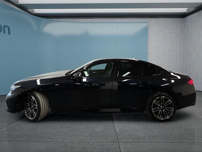 Gebraucht BMW 550e 489 PS (359 kW) 2025 Schwarz Limousine