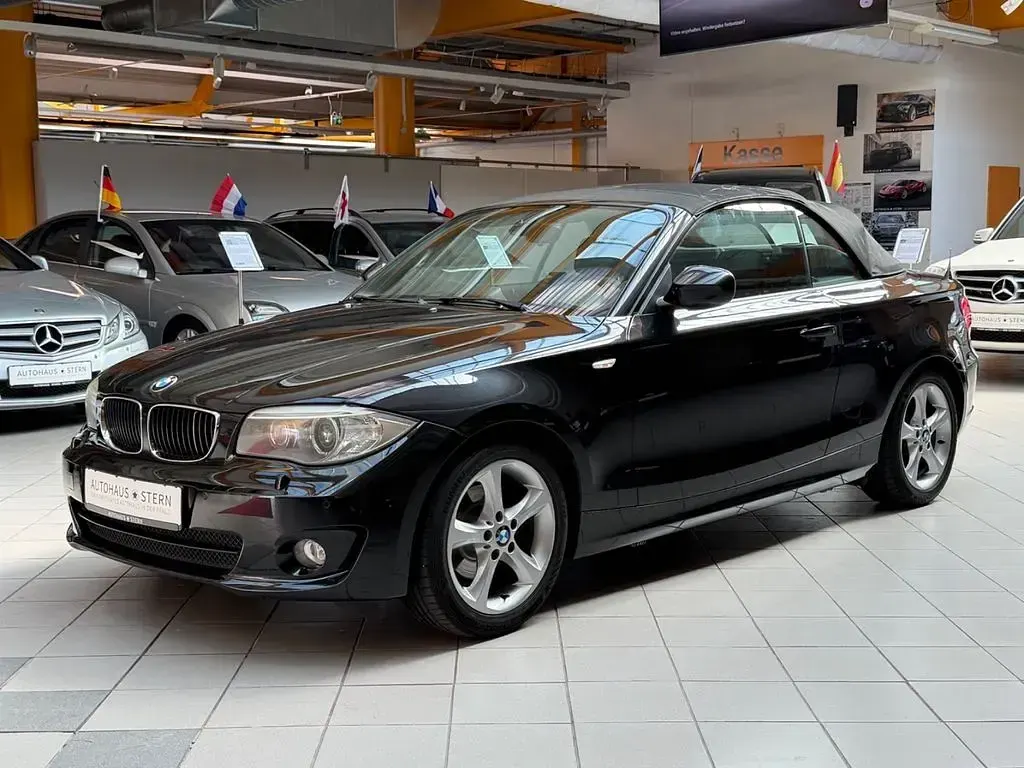 Gebraucht BMW 118 Cabriolet Sport Line 143 PS (105 kW) 2011 Schwarz Cabrio