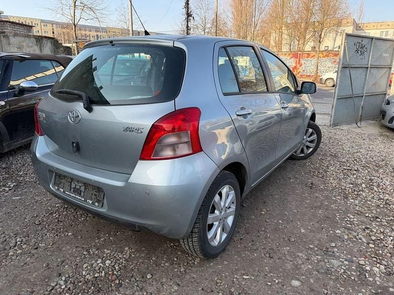 Gebraucht Toyota Yaris Team 87 PS (63 kW) 2008 Silber Kleinwagen