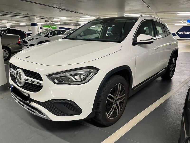 Gebraucht Mercedes GLA200 163 PS (119 kW) 2020 Weiß SUV