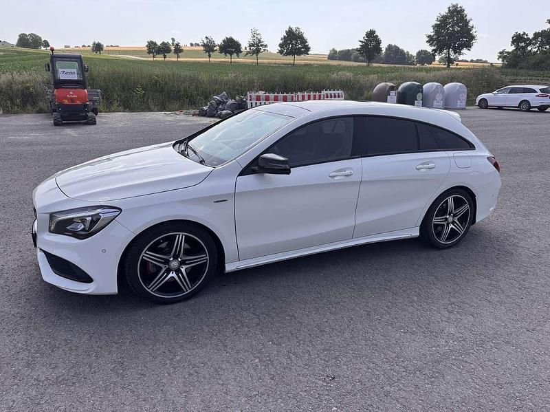 Gebraucht 2017 Mercedes CLA250 Shooting Brake AMG line Kombi | 24.500 € (Teuer) - Bild 1/4