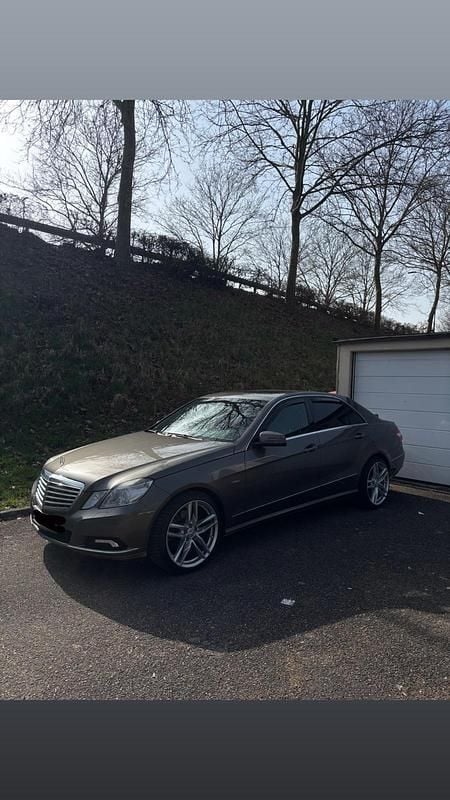 Gebraucht Mercedes E350 231 PS (169 kW) 2009 Grau Limousine
