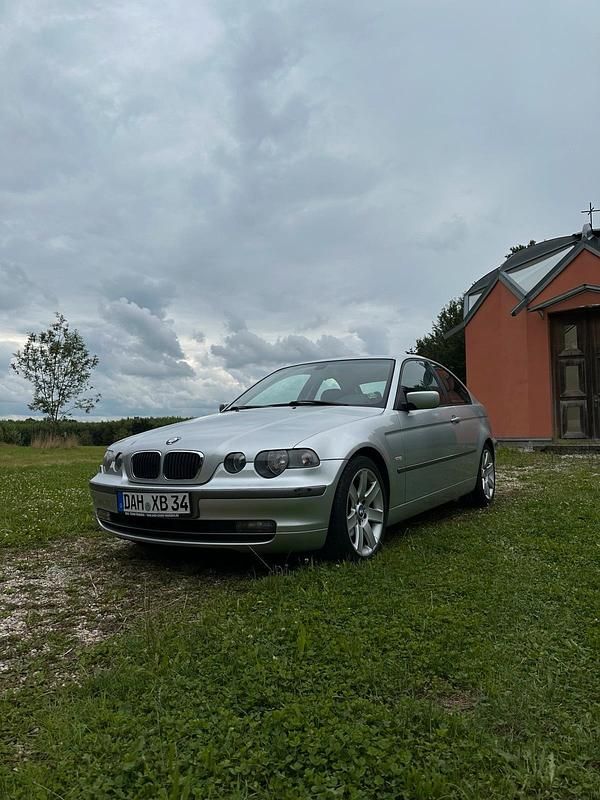 Silber Gebraucht 2001 BMW 318 Compact Kleinwagen | 2.499 € - Bild 1/4
