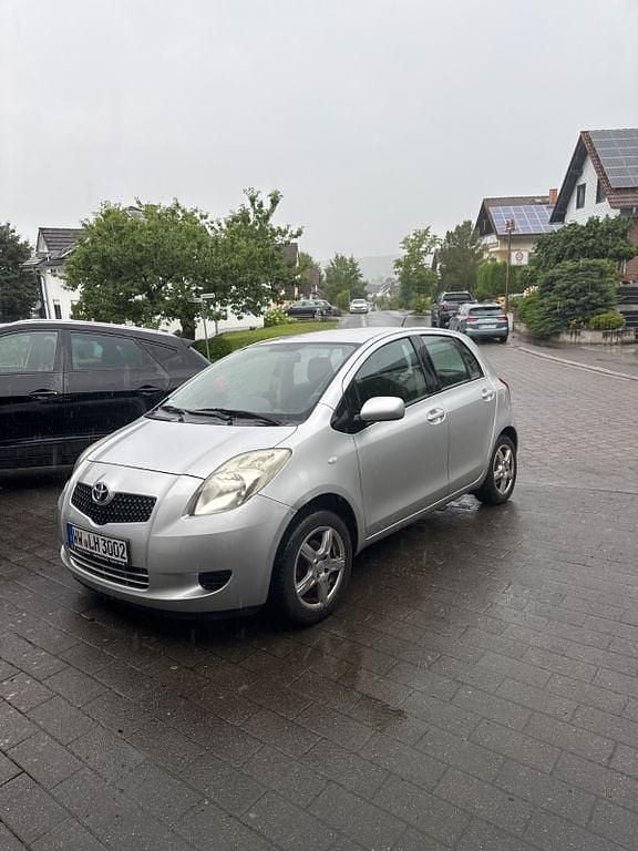 Silber Gebraucht 2006 Toyota Yaris Executive Limousine | 2.500 € (Guter Preis) - Bild 1/4