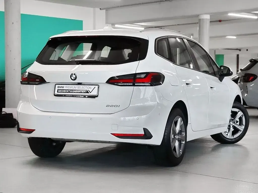 Gebraucht BMW 220 Efficient Dynamics 170 PS (125 kW) 2025 Mineralweiss Van / Kleinbus