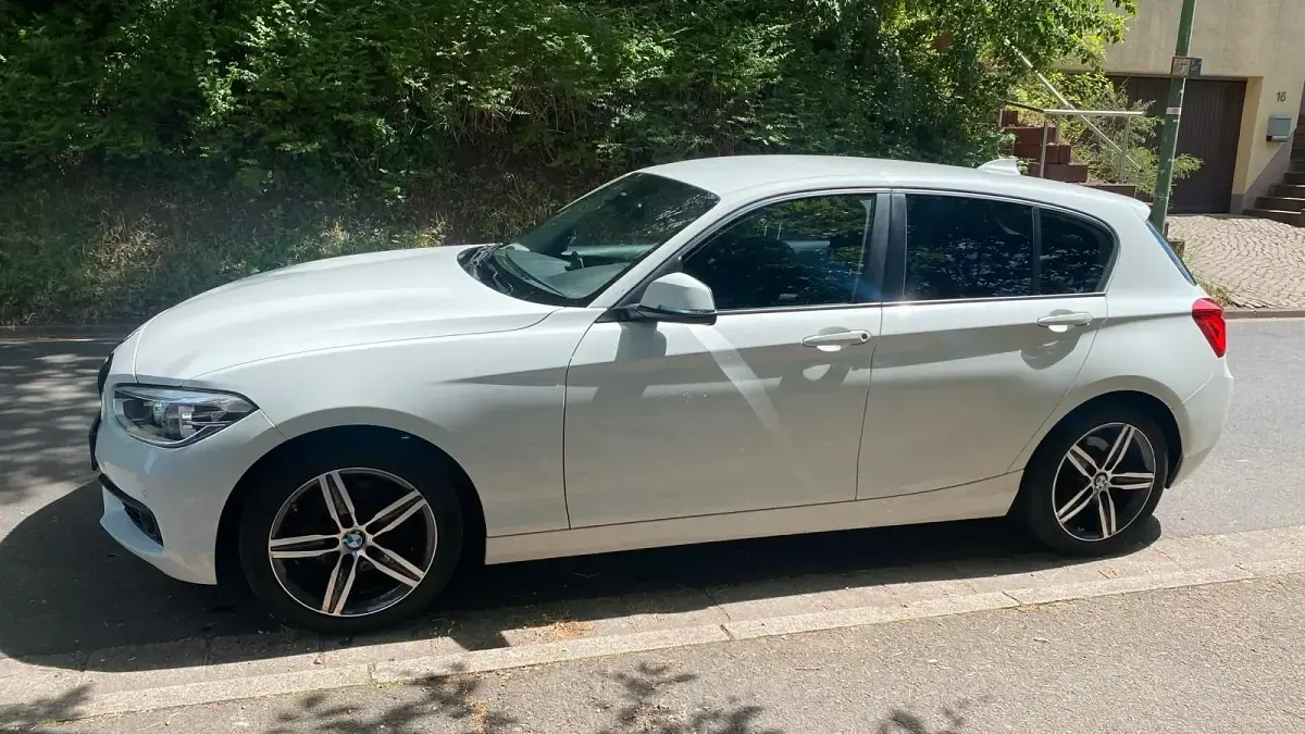 Gebraucht BMW 120 Advantage 190 PS (139 kW) 2018 Weiß Kleinwagen
