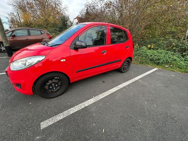 Rot Gebraucht 2013 Hyundai i10 Edition Kleinwagen | 2.799 € (Guter Preis) - Bild 1/4