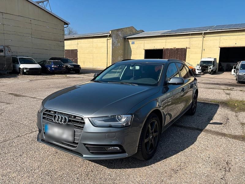 Gebraucht Audi A4 150 PS (110 kW) 2014 Grau Kombi