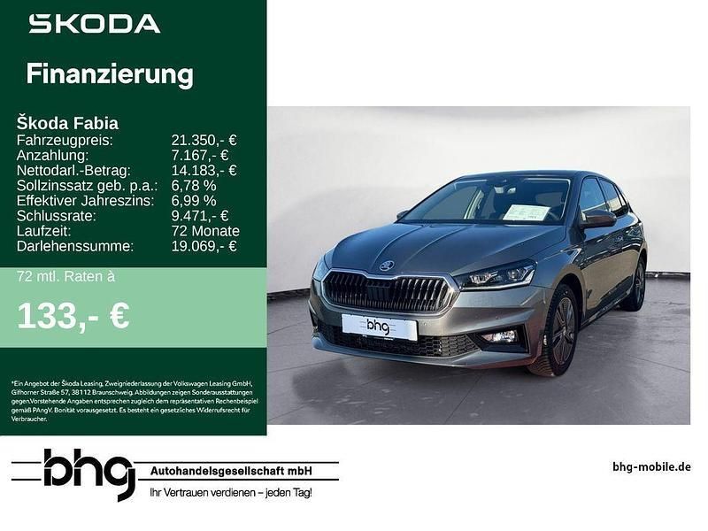 Graphitegrau metallic Gebraucht 2024 Skoda Fabia Selection Limousine | 21.350 € (Fairer Preis) - Bild 1/4