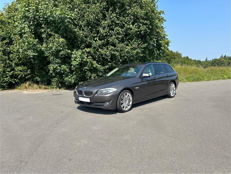 Braun Gebraucht 2011 BMW 530 Kombi | 8.999 € (Fairer Preis) - Bild 1/4