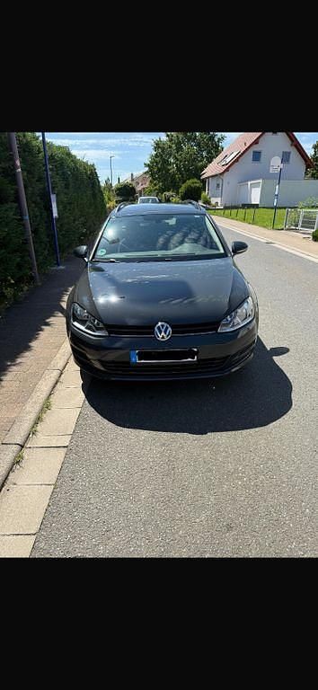 Grau Gebraucht 2016 VW Golf VII Comfortline Kombi | 10.500 € (Fairer Preis) - Bild 1/4